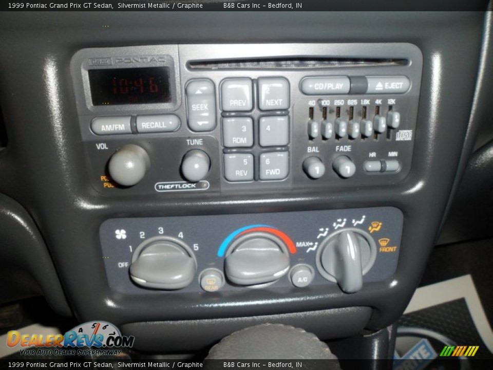 1999 Pontiac Grand Prix GT Sedan Silvermist Metallic / Graphite Photo #17