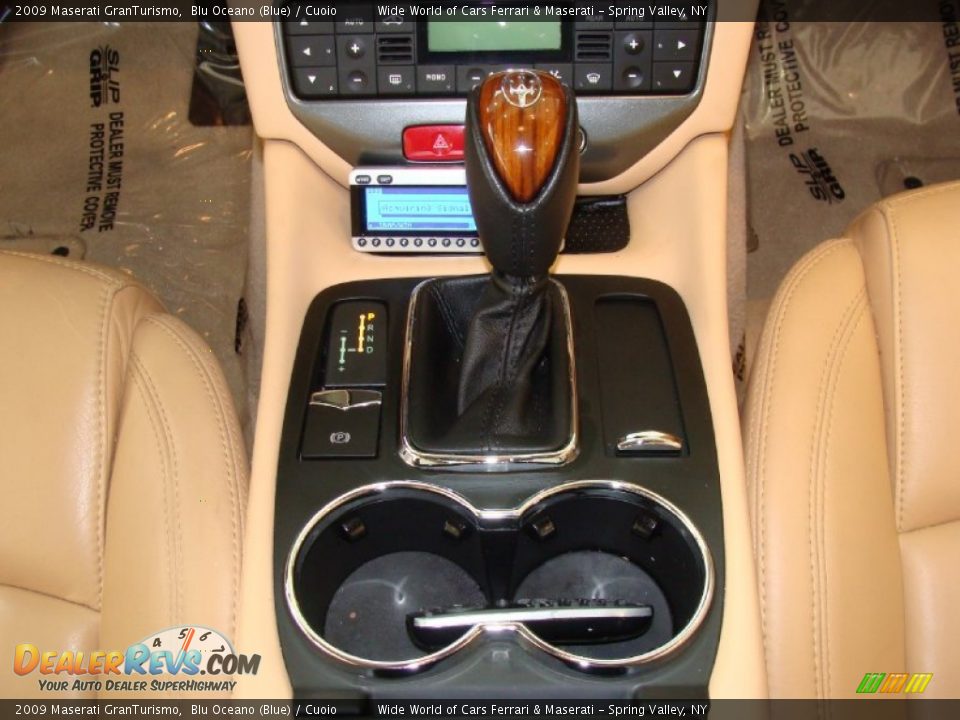 2009 Maserati GranTurismo  Shifter Photo #24