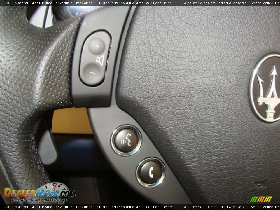 Controls of 2012 Maserati GranTurismo Convertible GranCabrio Photo #24