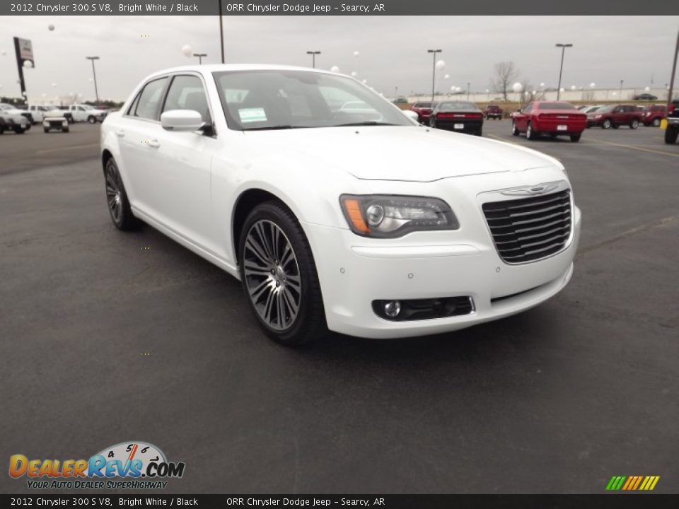 Front 3/4 View of 2012 Chrysler 300 S V8 Photo #3