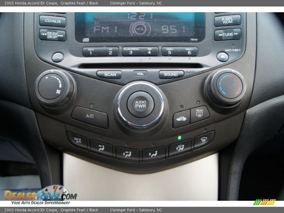 Controls of 2003 Honda Accord EX Coupe Photo #26