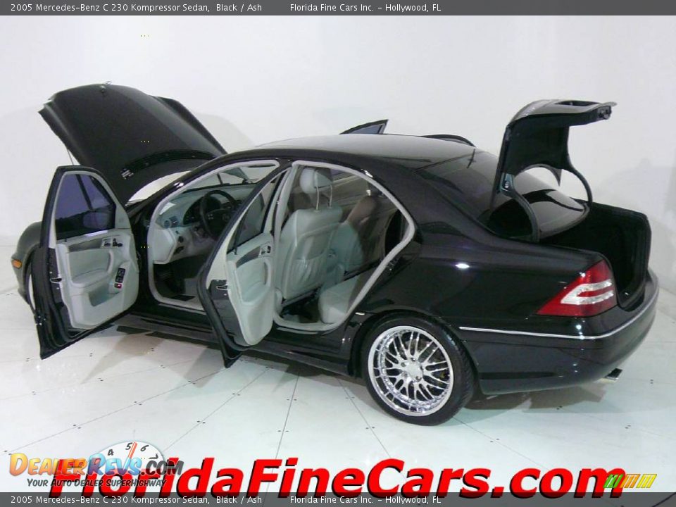 2005 Mercedes-Benz C 230 Kompressor Sedan Black / Ash Photo #8