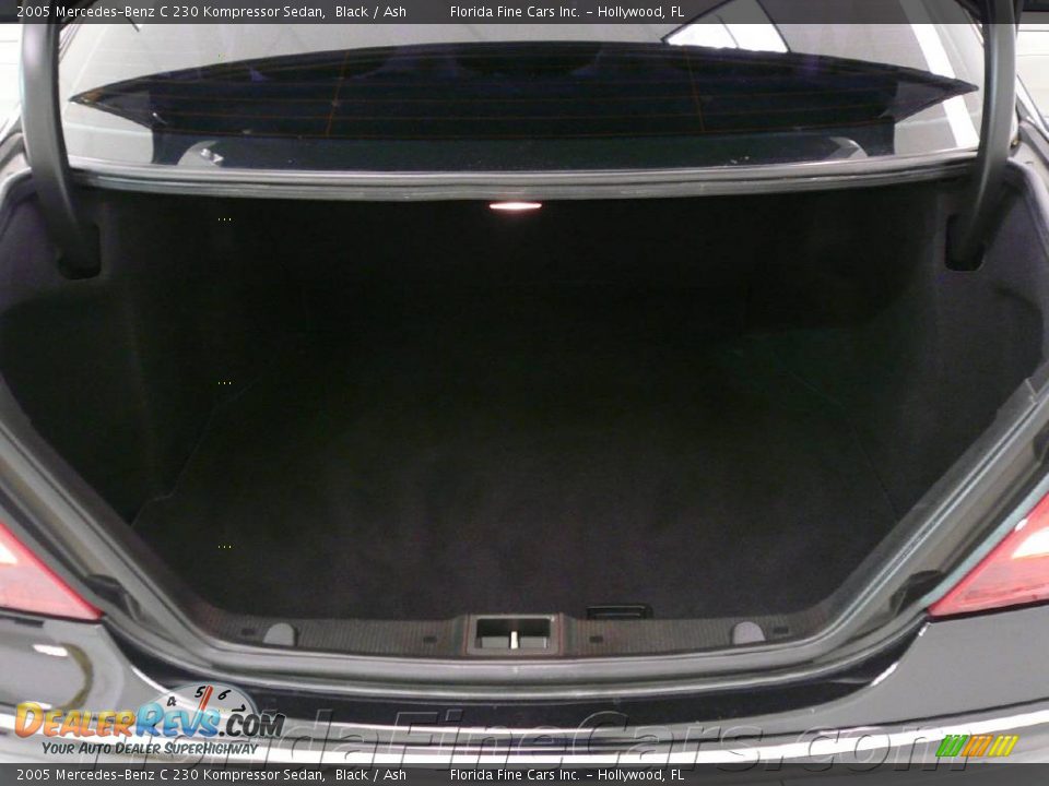 2005 Mercedes-Benz C 230 Kompressor Sedan Black / Ash Photo #11