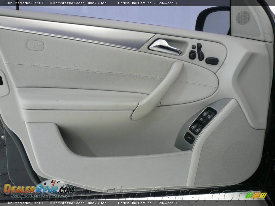 2005 Mercedes-Benz C 230 Kompressor Sedan Black / Ash Photo #12
