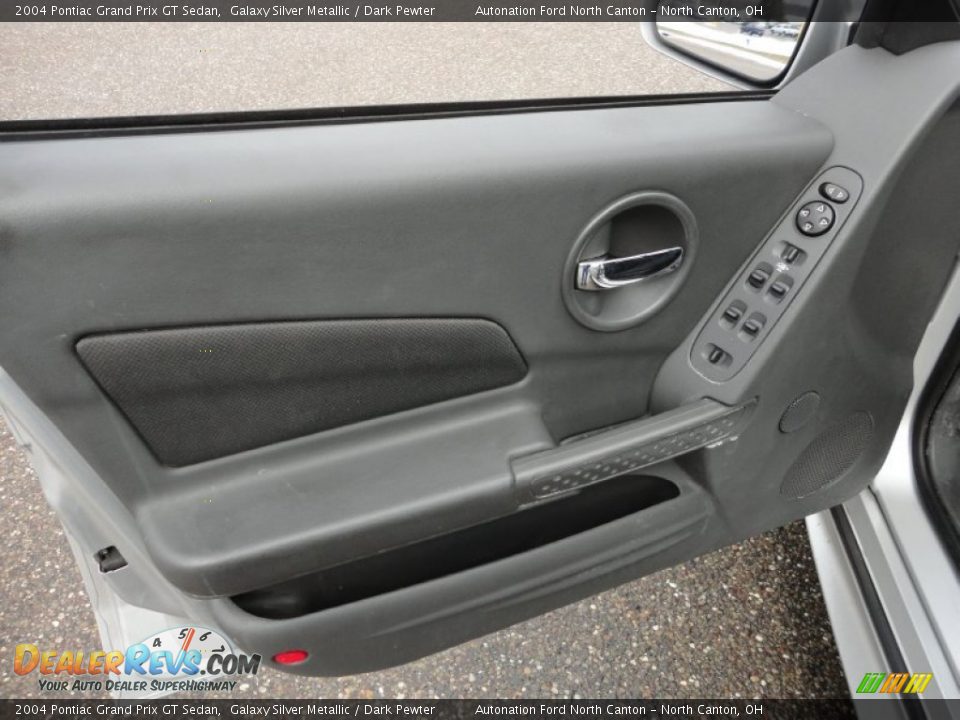 Door Panel of 2004 Pontiac Grand Prix GT Sedan Photo #21