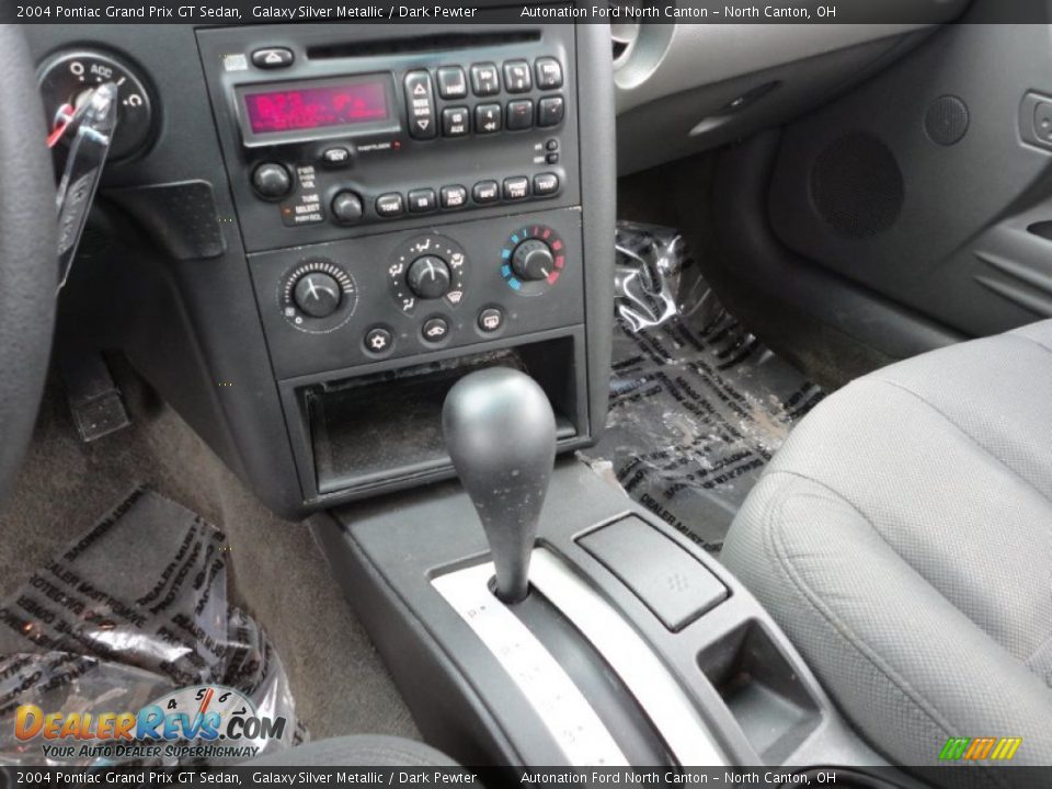 Controls of 2004 Pontiac Grand Prix GT Sedan Photo #23