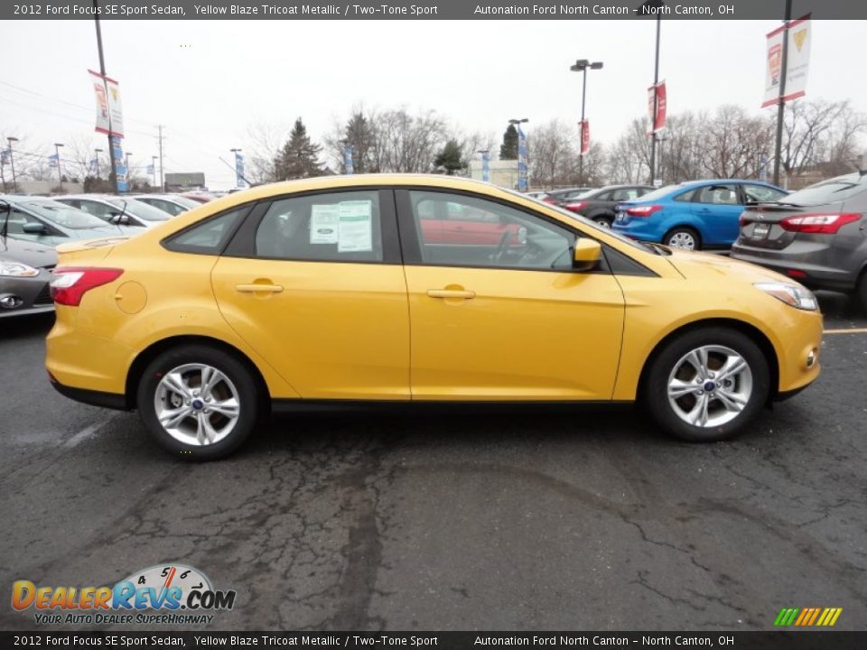 2012 Ford Focus SE Sport Sedan Yellow Blaze Tricoat Metallic / Two-Tone Sport Photo #6