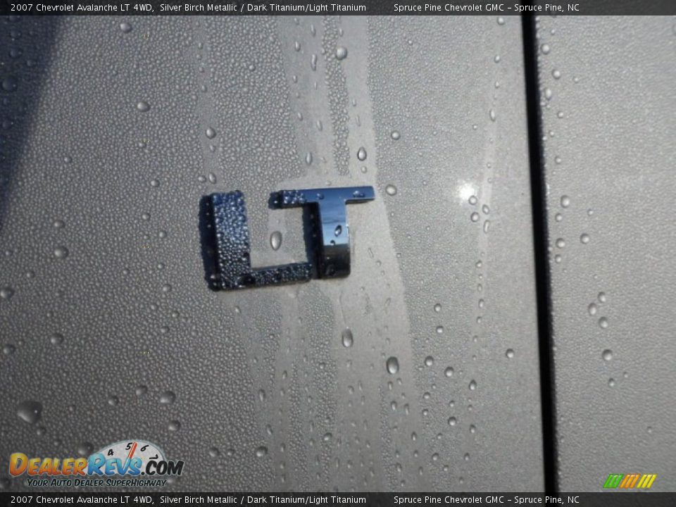 2007 Chevrolet Avalanche LT 4WD Silver Birch Metallic / Dark Titanium/Light Titanium Photo #7