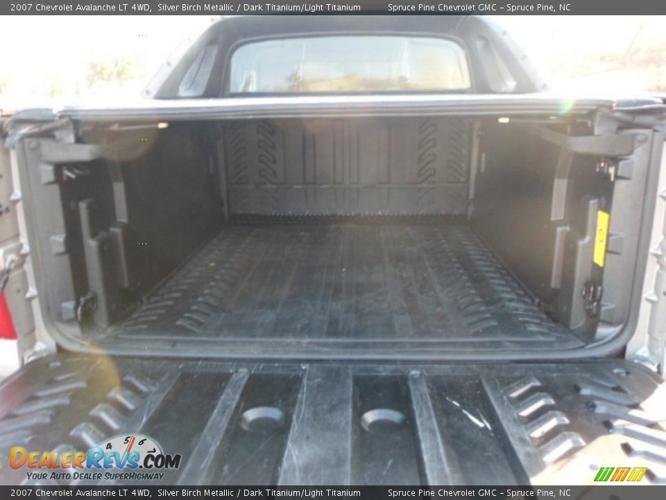 2007 Chevrolet Avalanche LT 4WD Silver Birch Metallic / Dark Titanium/Light Titanium Photo #8