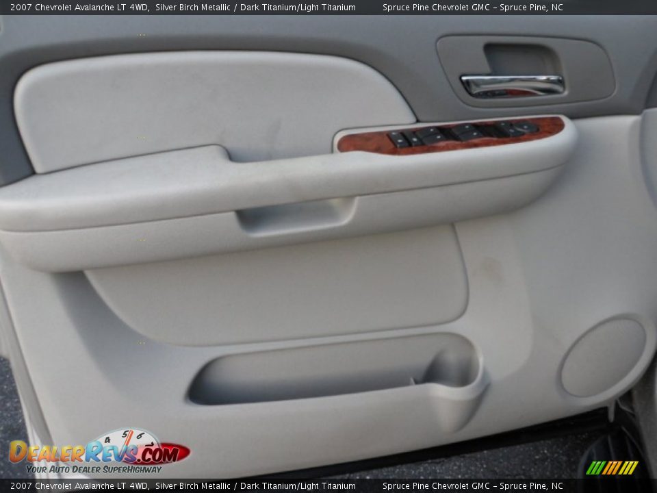 2007 Chevrolet Avalanche LT 4WD Silver Birch Metallic / Dark Titanium/Light Titanium Photo #9