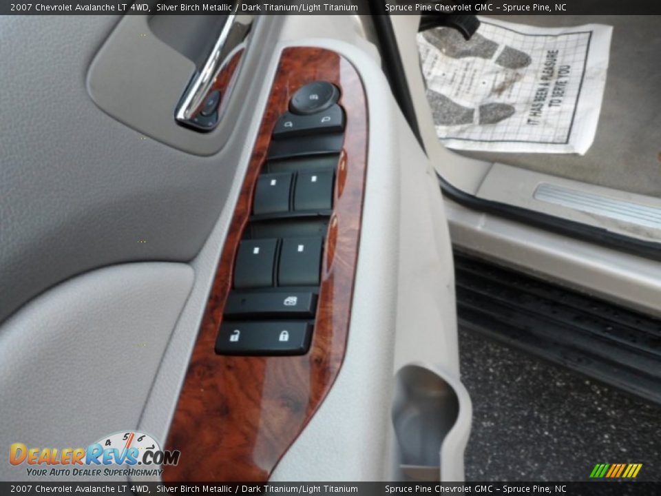 2007 Chevrolet Avalanche LT 4WD Silver Birch Metallic / Dark Titanium/Light Titanium Photo #10