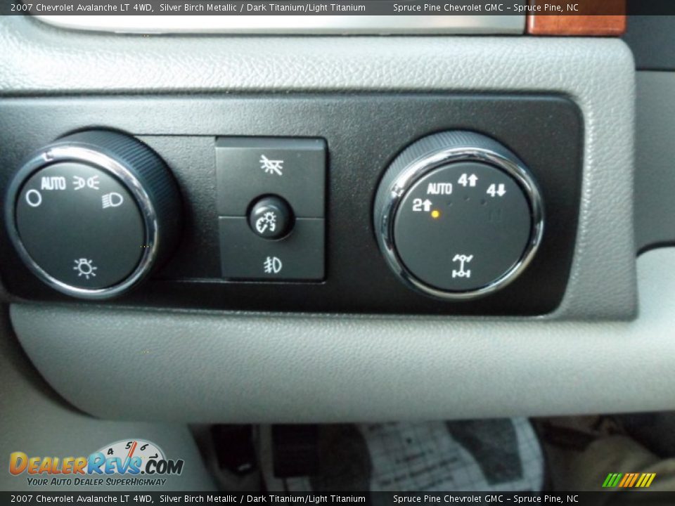 2007 Chevrolet Avalanche LT 4WD Silver Birch Metallic / Dark Titanium/Light Titanium Photo #13