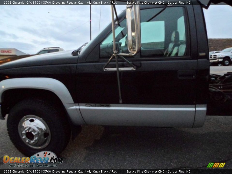 1998 Chevrolet C/K 3500 K3500 Cheyenne Regular Cab 4x4 Onyx Black / Red Photo #3