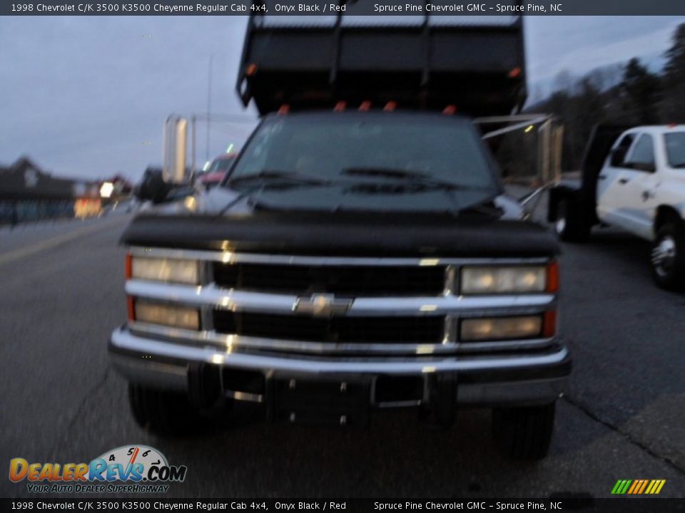 1998 Chevrolet C/K 3500 K3500 Cheyenne Regular Cab 4x4 Onyx Black / Red Photo #4
