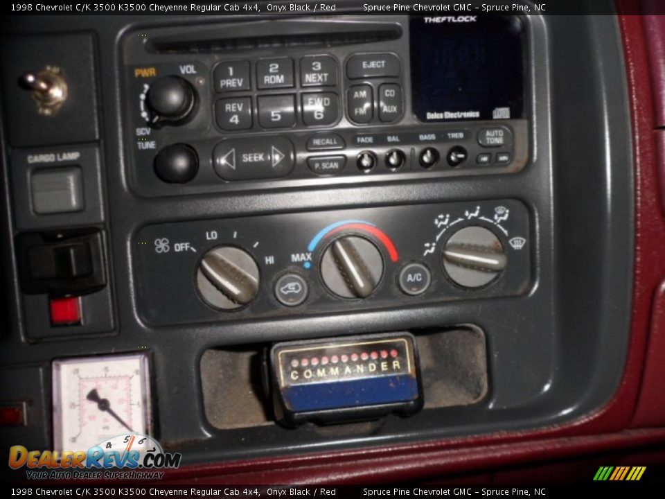 Controls of 1998 Chevrolet C/K 3500 K3500 Cheyenne Regular Cab 4x4 Photo #8
