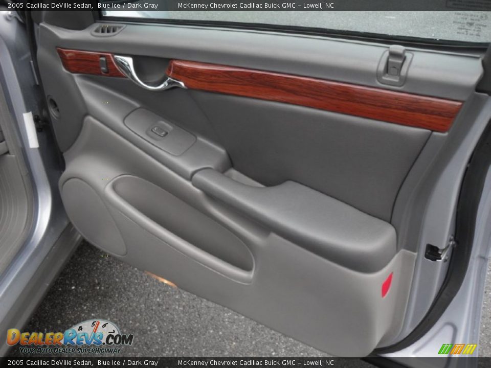 2005 Cadillac DeVille Sedan Blue Ice / Dark Gray Photo #20