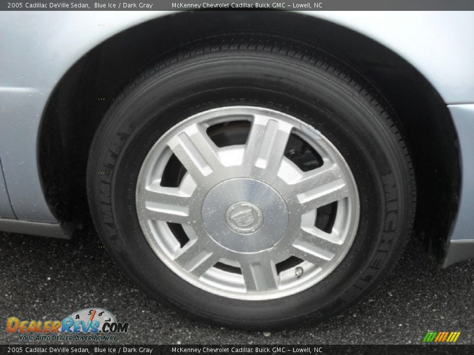 2005 Cadillac DeVille Sedan Blue Ice / Dark Gray Photo #21