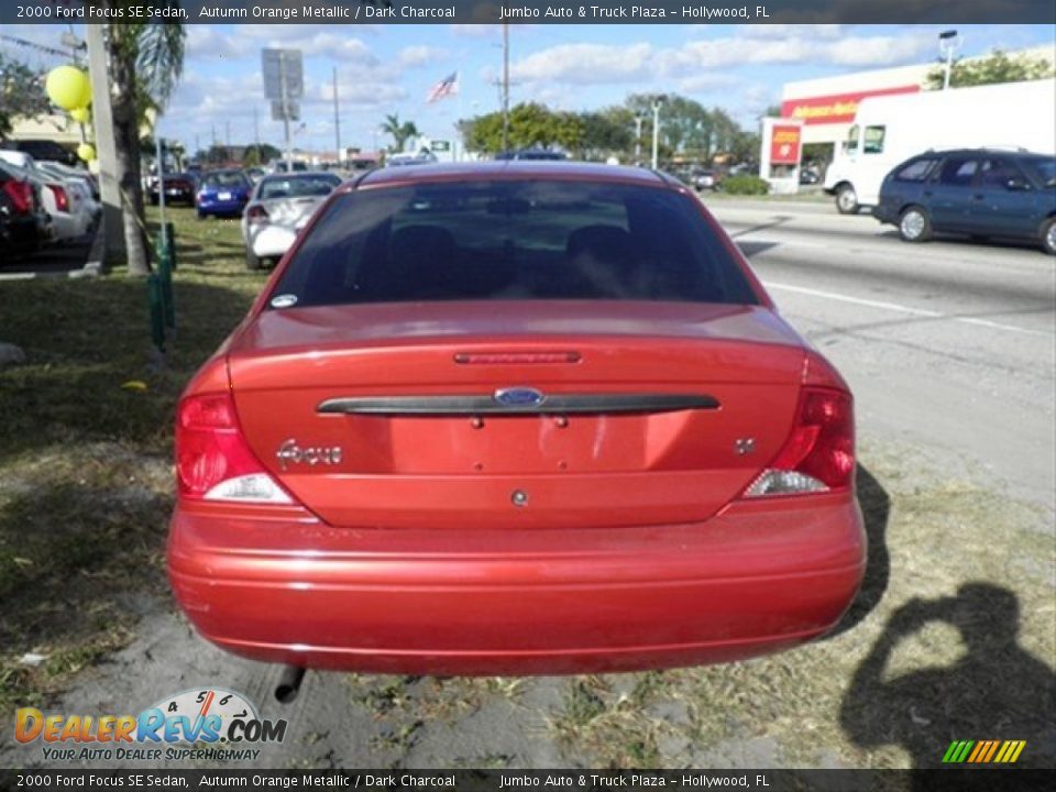 2000 Ford Focus SE Sedan Autumn Orange Metallic / Dark Charcoal Photo #4