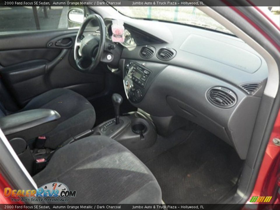2000 Ford Focus SE Sedan Autumn Orange Metallic / Dark Charcoal Photo #9