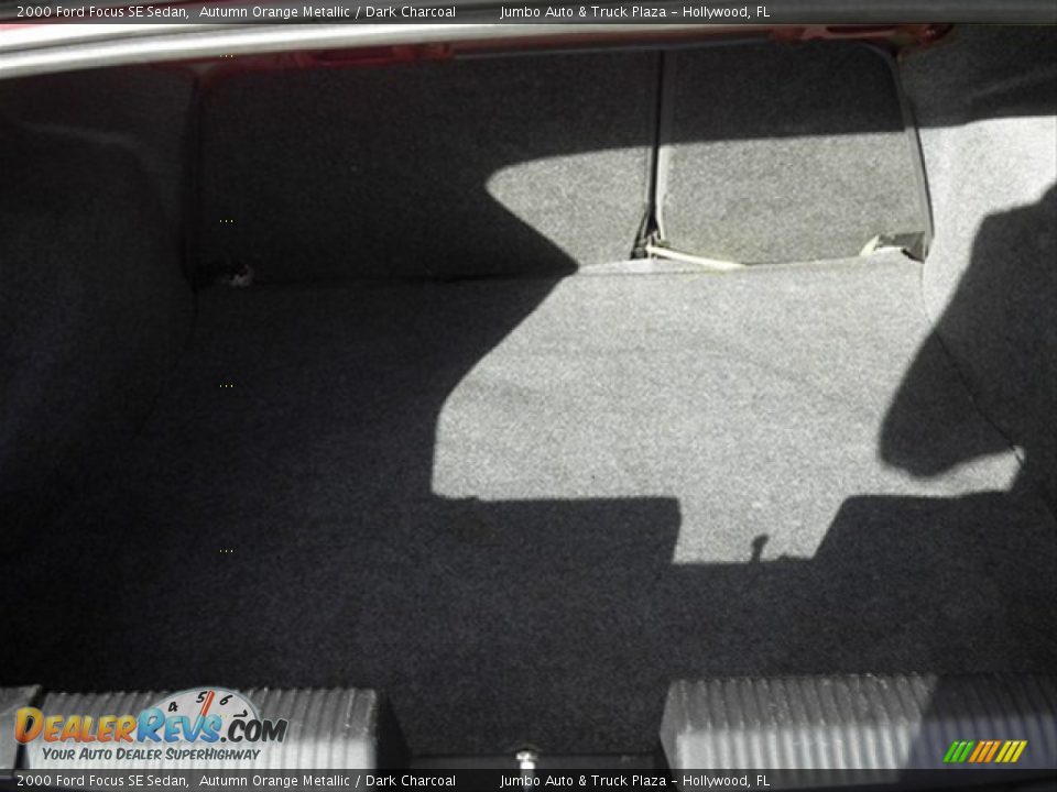 2000 Ford Focus SE Sedan Autumn Orange Metallic / Dark Charcoal Photo #12
