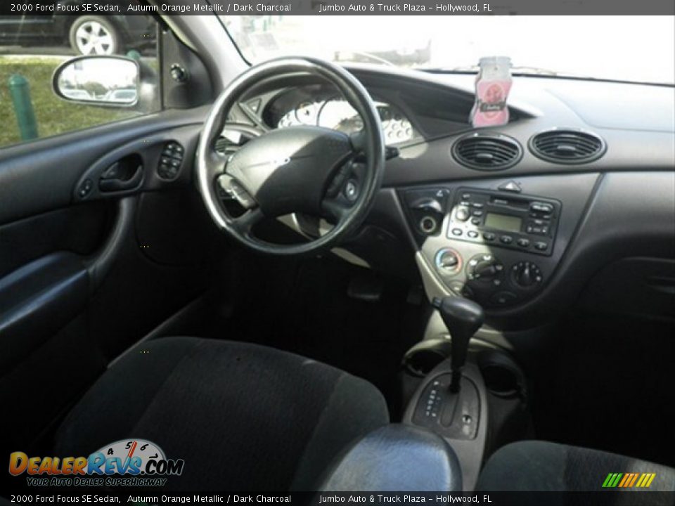2000 Ford Focus SE Sedan Autumn Orange Metallic / Dark Charcoal Photo #13