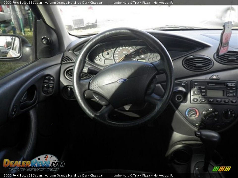 2000 Ford Focus SE Sedan Autumn Orange Metallic / Dark Charcoal Photo #14