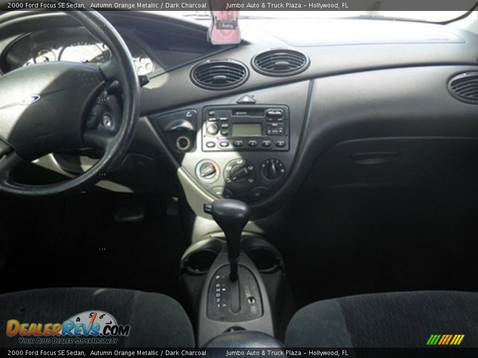 2000 Ford Focus SE Sedan Autumn Orange Metallic / Dark Charcoal Photo #15