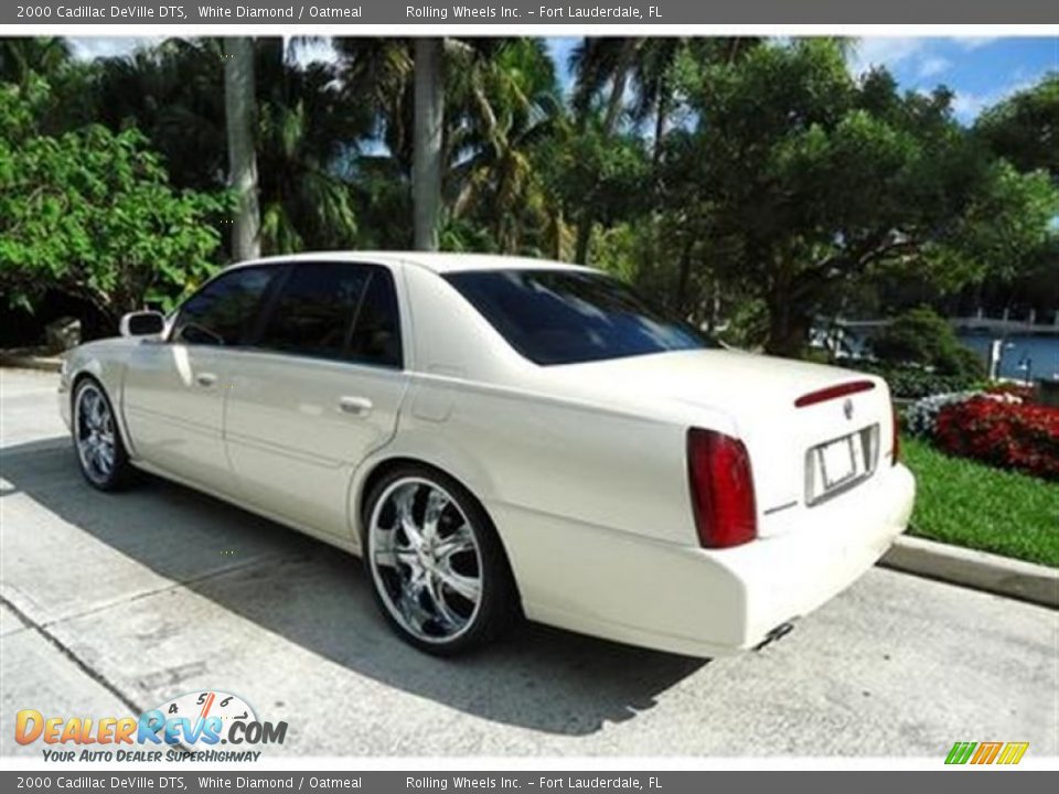 2000 Cadillac DeVille DTS White Diamond / Oatmeal Photo #4