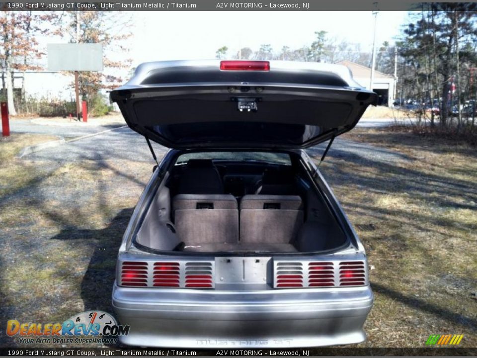 1990 Ford Mustang GT Coupe Light Titanium Metallic / Titanium Photo #17