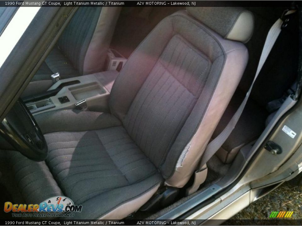 1990 Ford Mustang GT Coupe Light Titanium Metallic / Titanium Photo #31