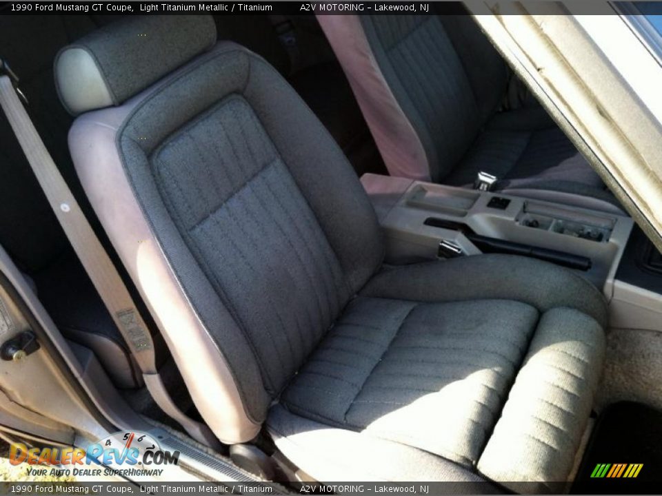 1990 Ford Mustang GT Coupe Light Titanium Metallic / Titanium Photo #34