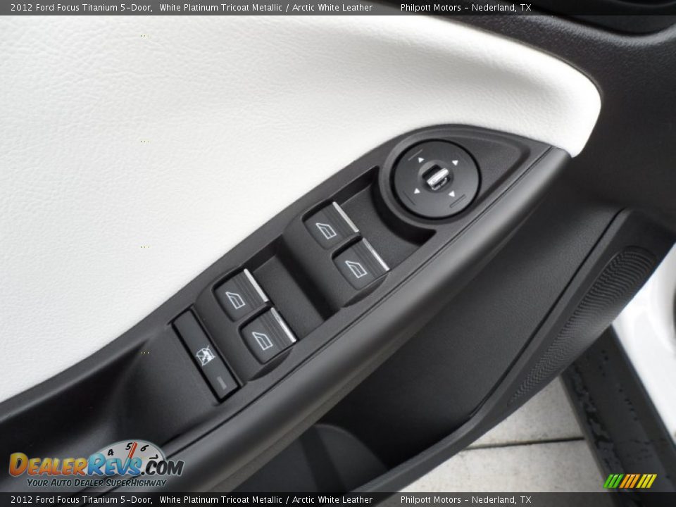 2012 Ford Focus Titanium 5-Door White Platinum Tricoat Metallic / Arctic White Leather Photo #23