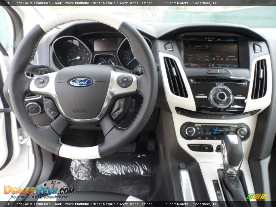 Dashboard of 2012 Ford Focus Titanium 5-Door Photo #26