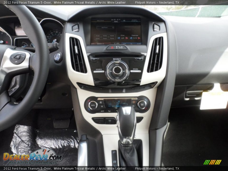 2012 Ford Focus Titanium 5-Door White Platinum Tricoat Metallic / Arctic White Leather Photo #27