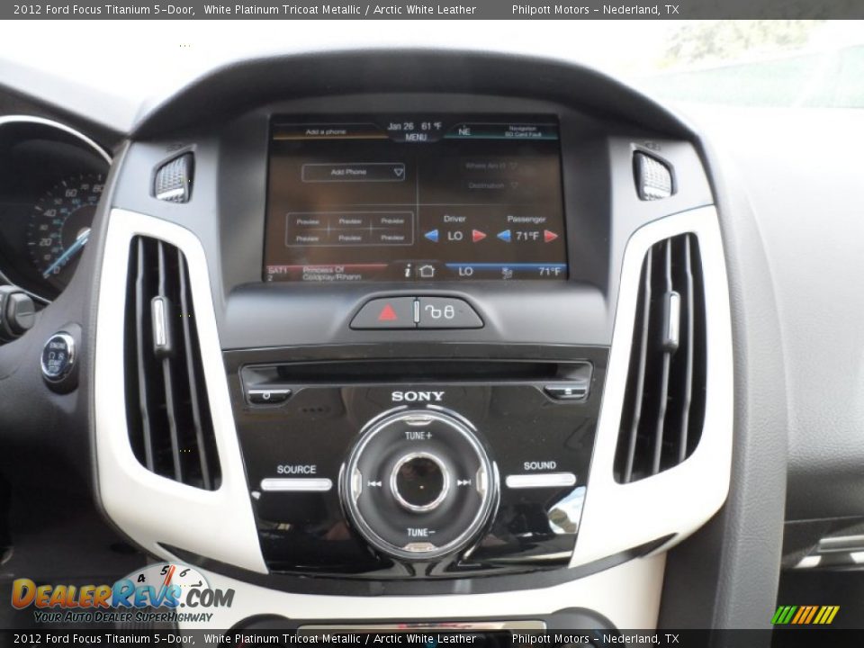 Controls of 2012 Ford Focus Titanium 5-Door Photo #28