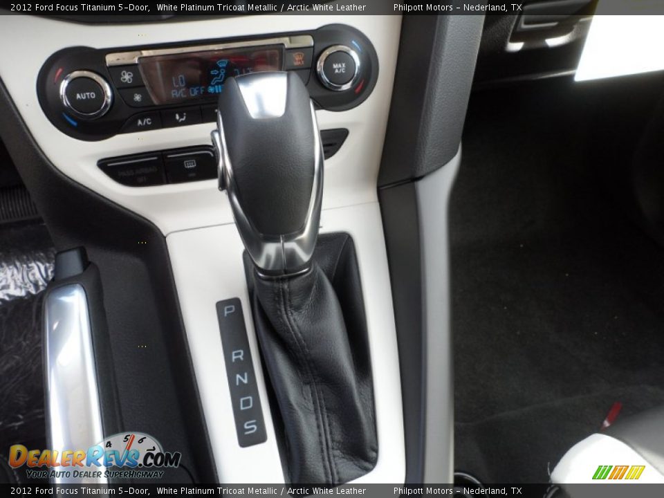 2012 Ford Focus Titanium 5-Door Shifter Photo #30