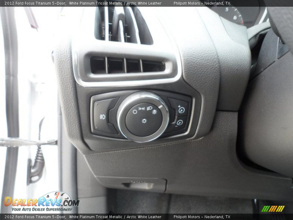 Controls of 2012 Ford Focus Titanium 5-Door Photo #34