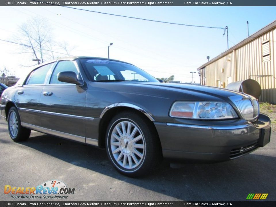 2003 Lincoln Town Car Signature Charcoal Grey Metallic / Medium Dark Parchment/Light Parchment Photo #4