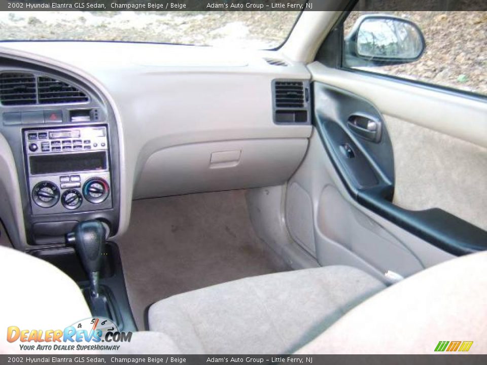 2002 Hyundai Elantra GLS Sedan Champagne Beige / Beige Photo #7