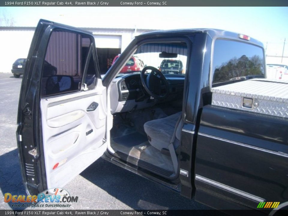 1994 Ford F150 XLT Regular Cab 4x4 Raven Black / Grey Photo #10