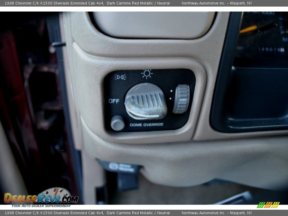 Controls of 1998 Chevrolet C/K K1500 Silverado Extended Cab 4x4 Photo #9