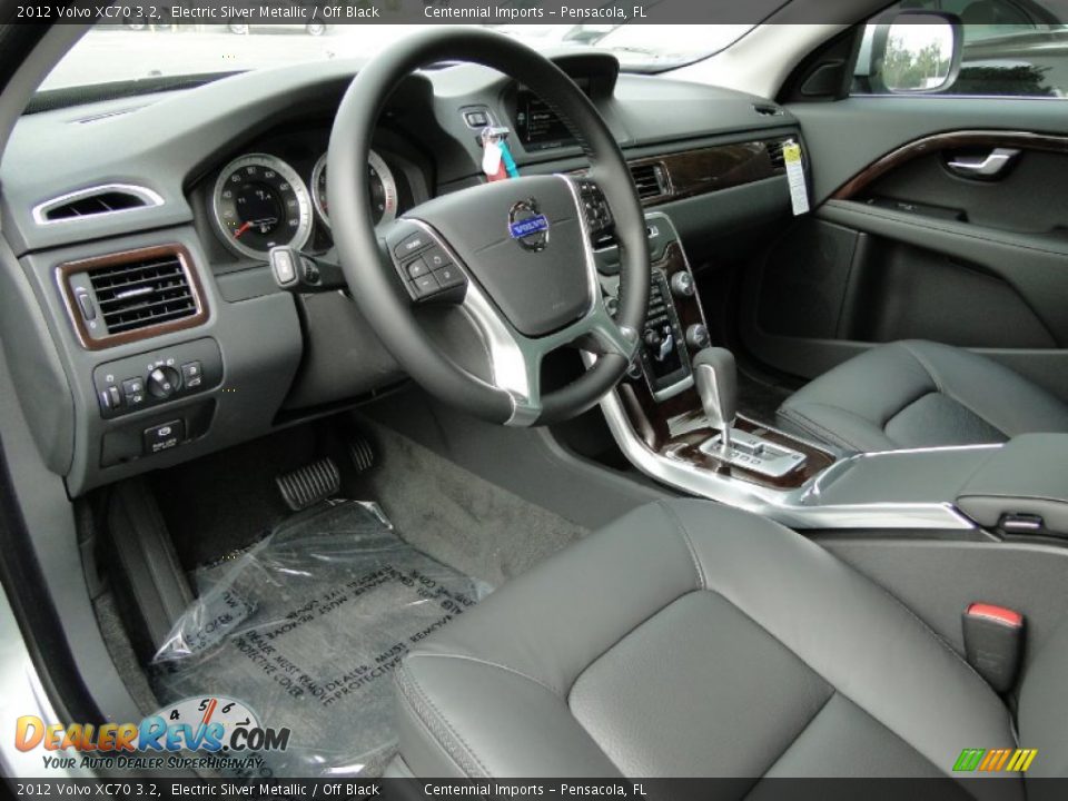 Off Black Interior - 2012 Volvo XC70 3.2 Photo #11