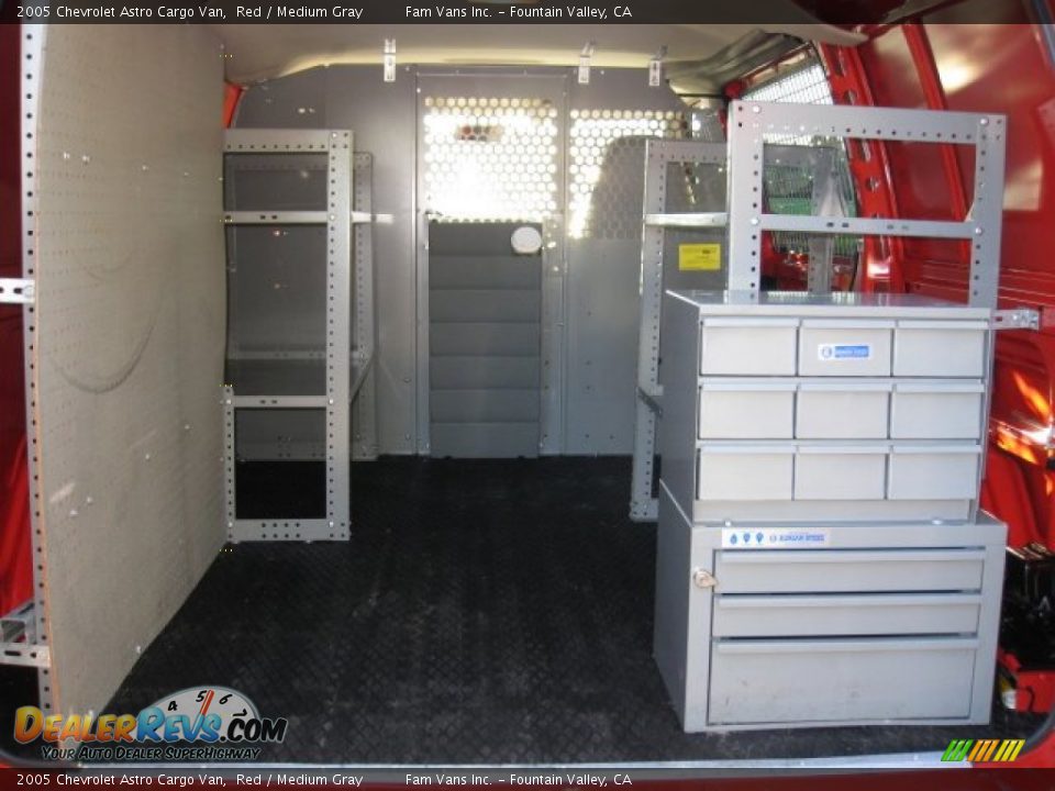 2005 Chevrolet Astro Cargo Van Red / Medium Gray Photo #7