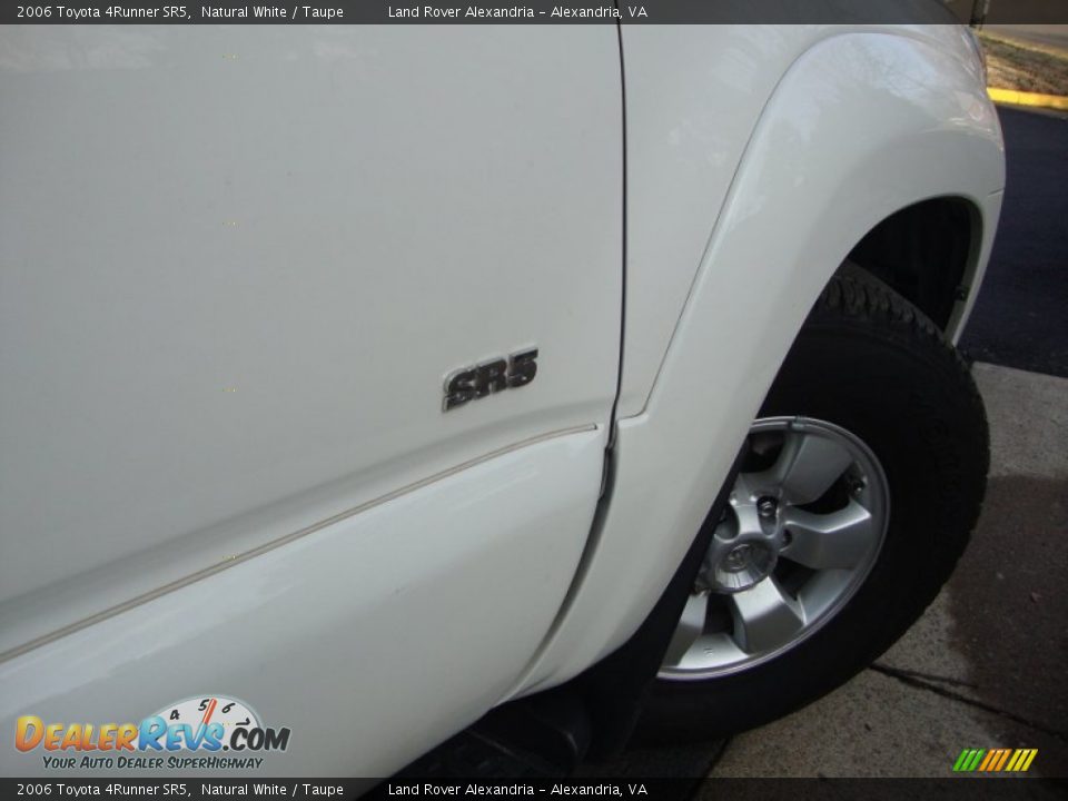 2006 Toyota 4Runner SR5 Natural White / Taupe Photo #13