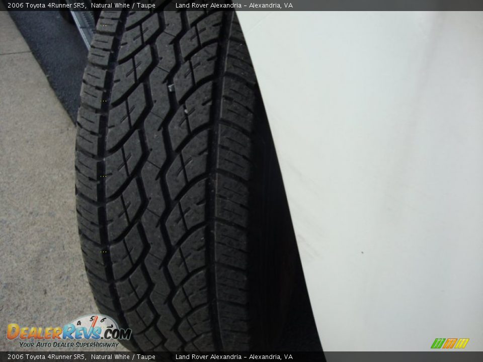 2006 Toyota 4Runner SR5 Natural White / Taupe Photo #15