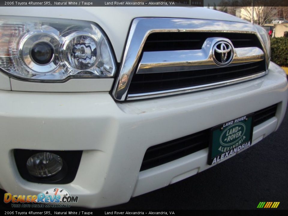 2006 Toyota 4Runner SR5 Natural White / Taupe Photo #16