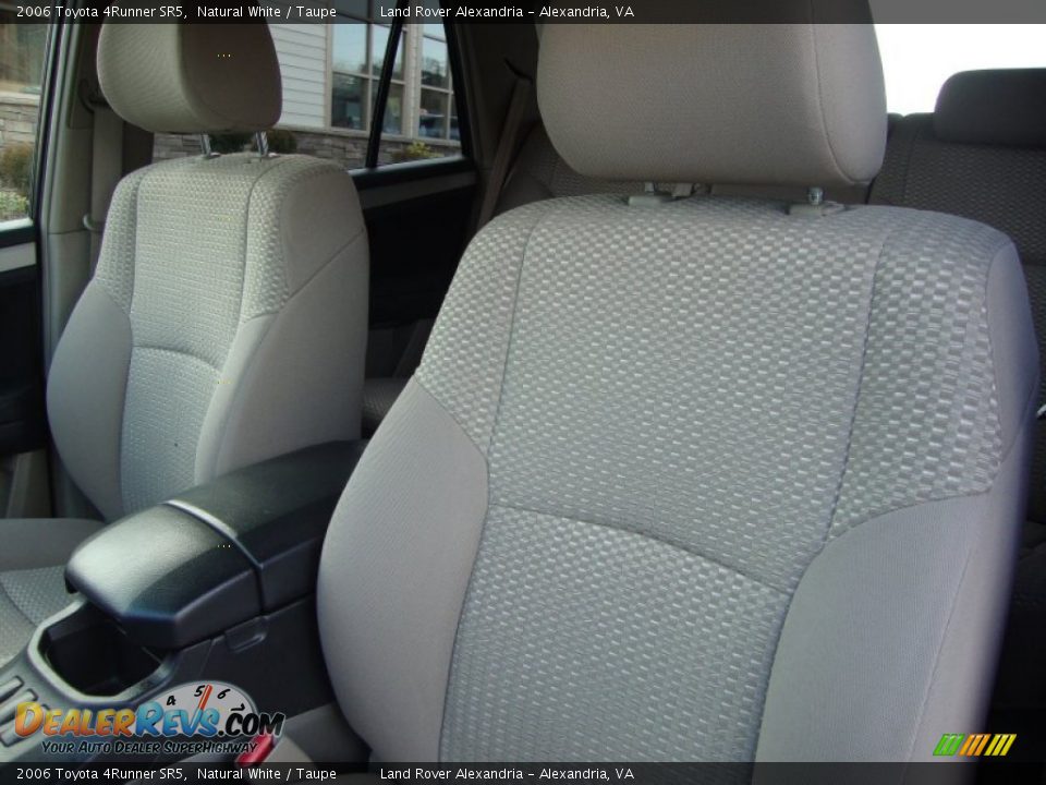 2006 Toyota 4Runner SR5 Natural White / Taupe Photo #30