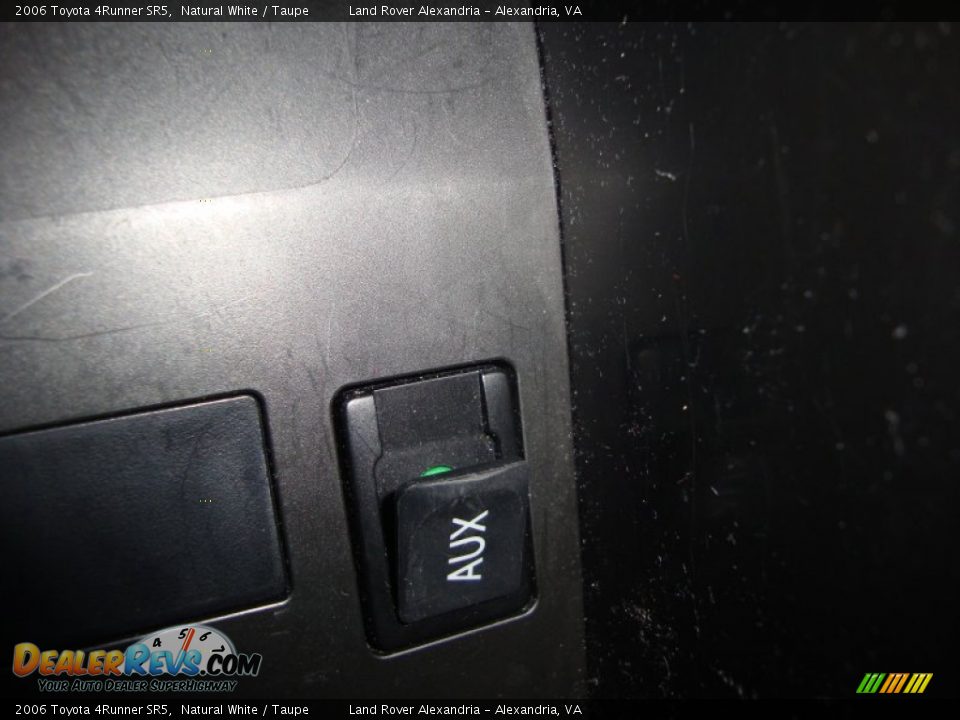 2006 Toyota 4Runner SR5 Natural White / Taupe Photo #31