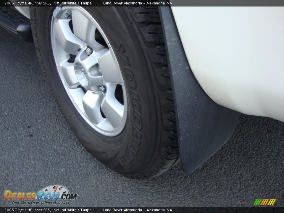 2006 Toyota 4Runner SR5 Natural White / Taupe Photo #32