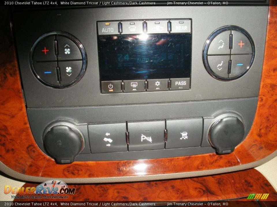 2010 Chevrolet Tahoe LTZ 4x4 White Diamond Tricoat / Light Cashmere/Dark Cashmere Photo #29